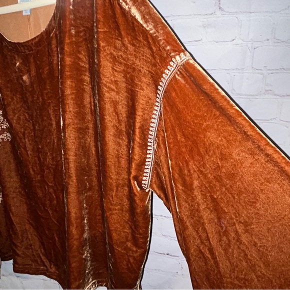 Sundance Dreams in Harvest
Carmel Embroidered Velvet Top size XXL - Picture 4 of 7